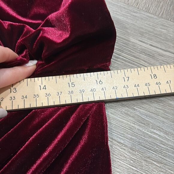 Black Halo Rent The Runway Red Velvety Jumpsuit with Mock Turtleneck Size 6 - Picture 12 of 14